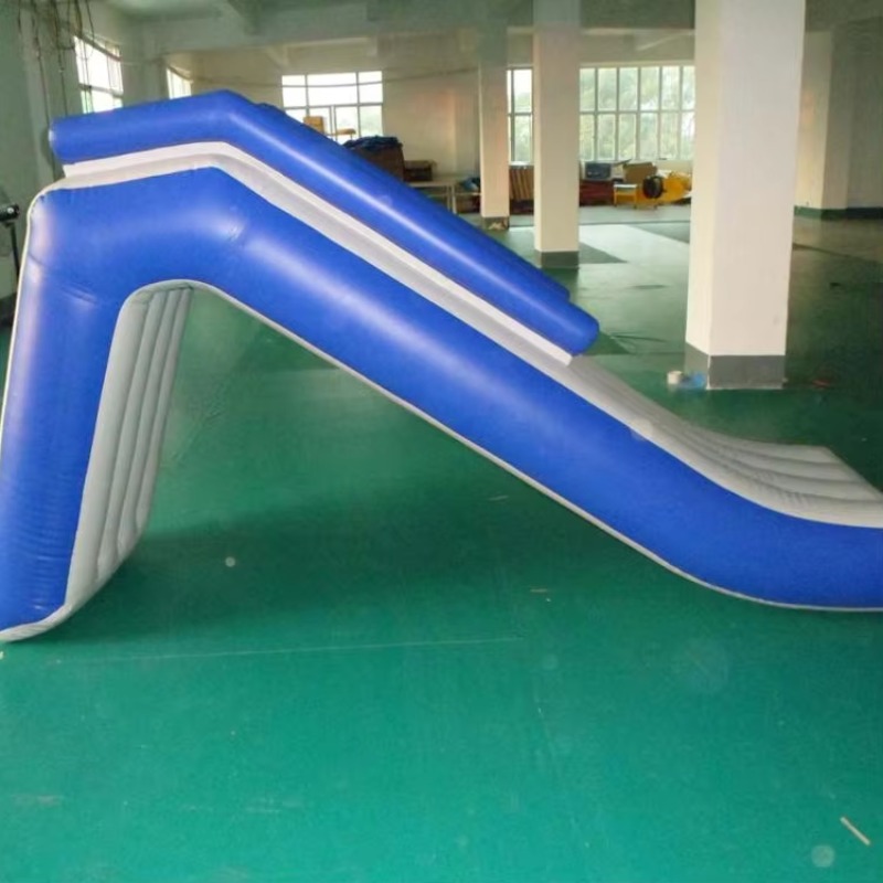 Toboggan aquatique gonflable à - Water Slide Inflatable avis et prix